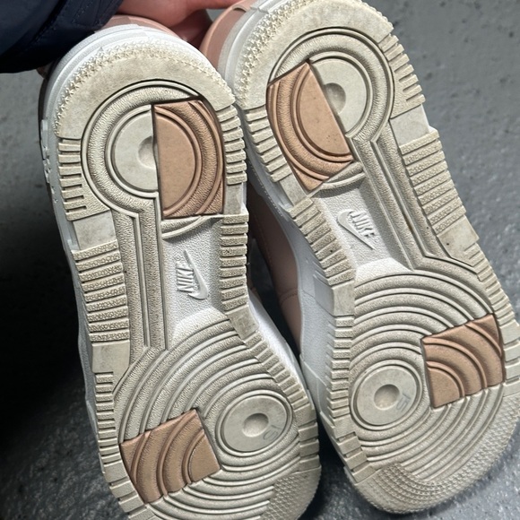 Nike Women's Air Force 1 in Light Pink - Picture 4 of 6